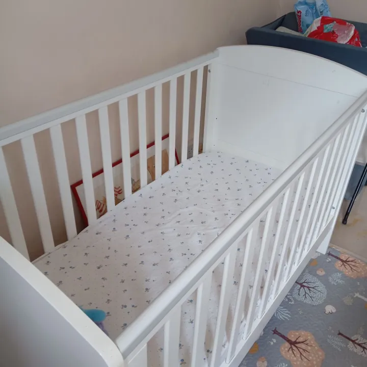 Convertible cot & toddler bed &ndash; Items free to a good home!