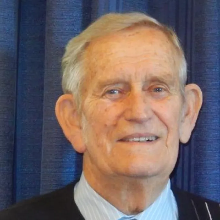 Dennis Bond