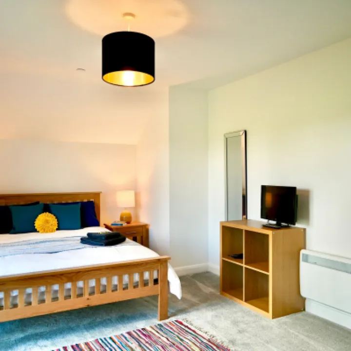 Master bedroom   3