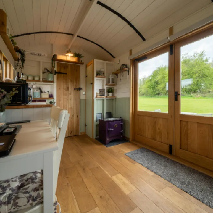 Overwater Luxury Glamping Hodnet Interior 10