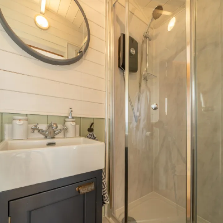 Overwater Luxury Glamping Hodnet Interior 15