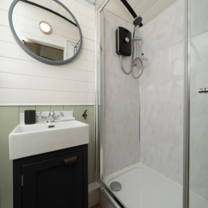 Overwater Luxury Glamping Wellington Interior 15