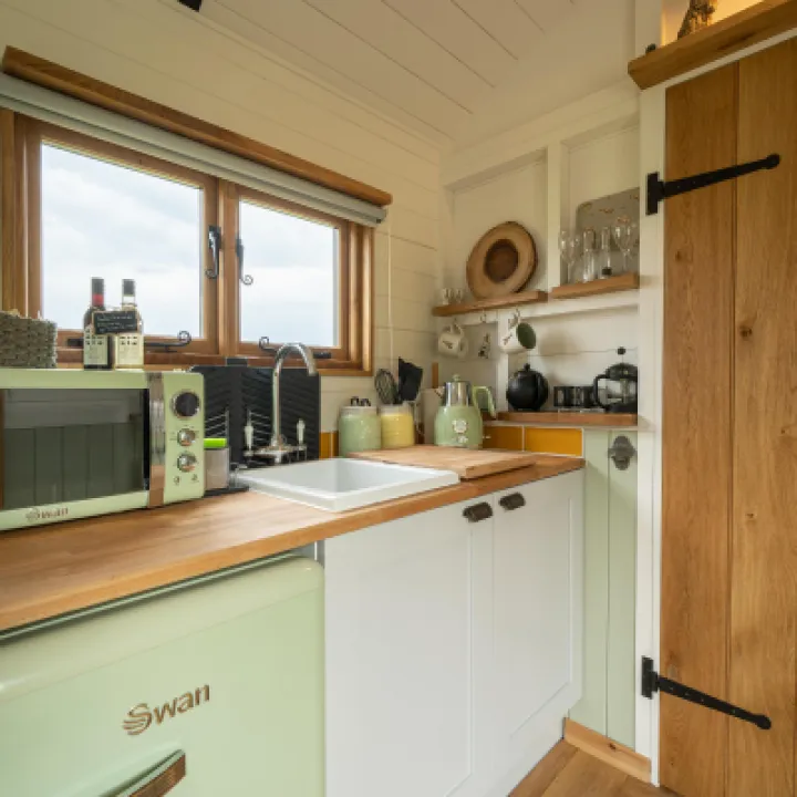 Overwater Luxury Glamping Wellington Interior 8