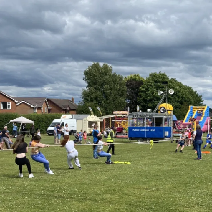 Tarvin fete 2022 Tug of war &ndash; girls