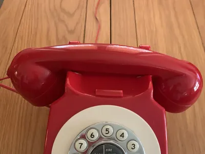 Items for sale
– Red retro phone £15