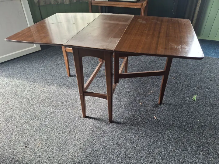 Leafed table