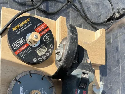 Items for sale
– Bosch GWS 600 Angle Grinder £20
