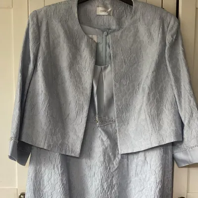 Items for sale
– Ladies special occasion dress and jacket 50