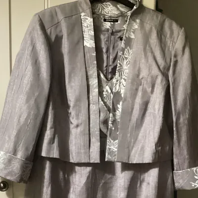 Items for sale
– Roman dress and jacket £40
