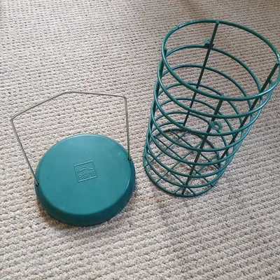 Items for sale
– RSPB bird feeder – suet balls £5