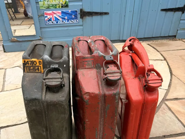 Items for sale &ndash; Fuel containers &pound;5 each