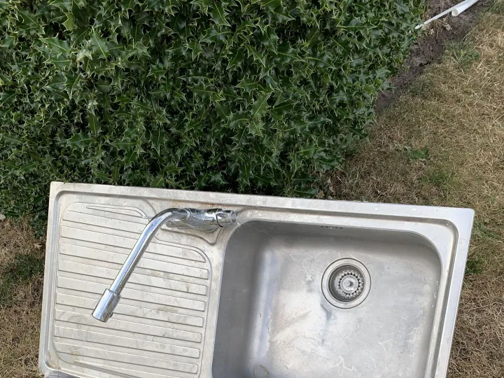 Items for sale
– Stainless steel sink £5