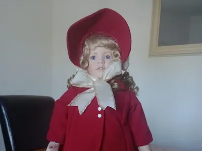 Items for sale
– Vintage Porcelain Doll – Claudia £25