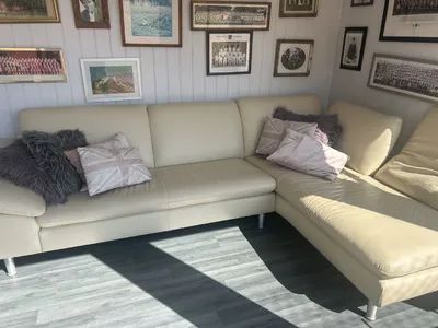 Items free to a good home! – Corner sofa n/r