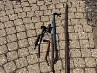 Items for sale &ndash; Selection crowbars And heavy duty chisels &pound;10 for all