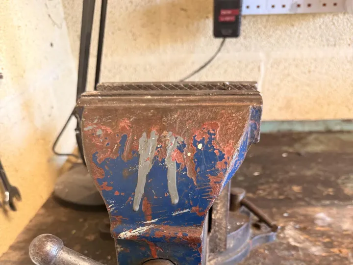 Items for sale
– Large heavy swivel vice £25