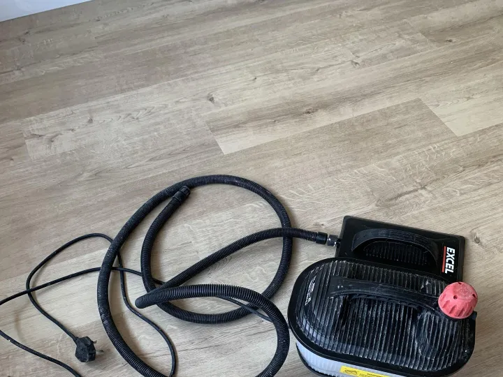 Items for sale
– Wallpaper stripper £10