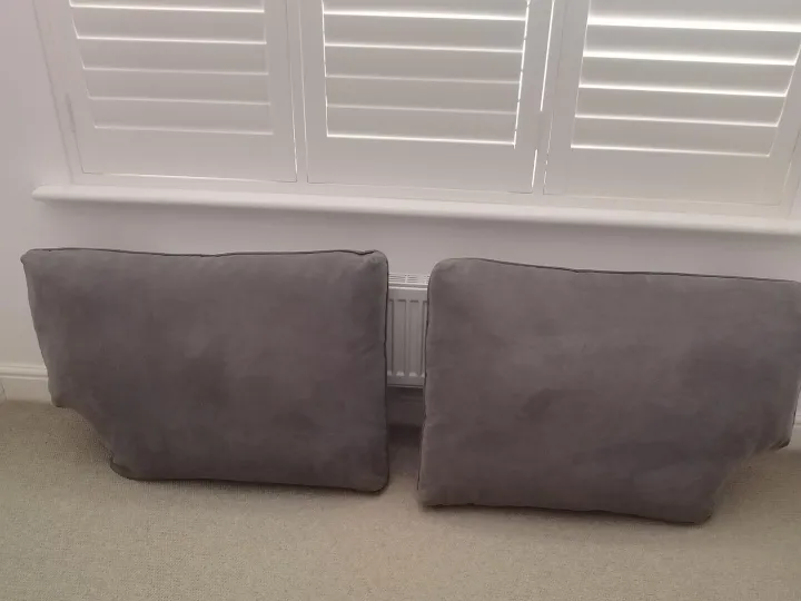 Items for sale
– 2 Extra large cushions £10