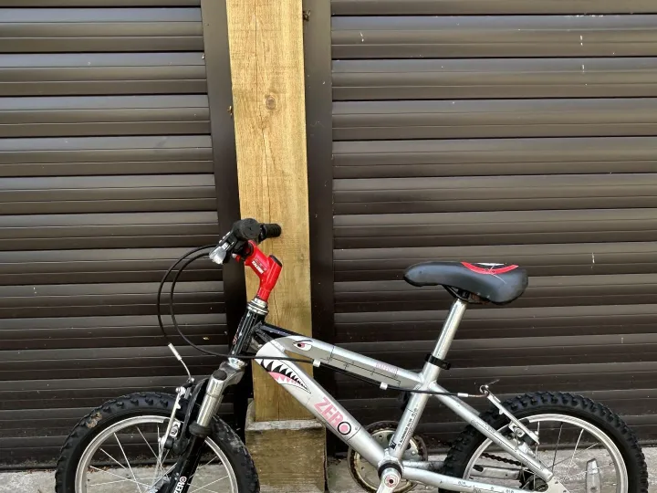 Items for sale
– Childs Raleigh Zero Bicycle £10