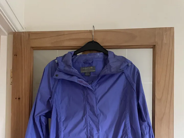 Items for sale
– Waterproof cagoule 7