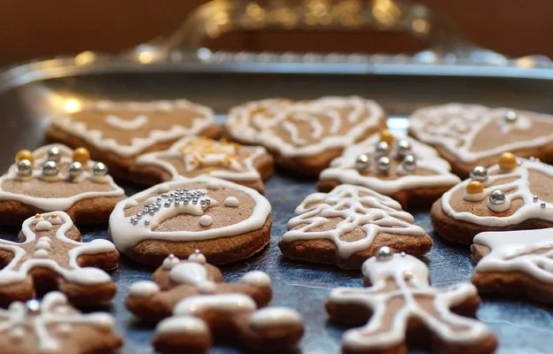Decorating, icing, christmas, christmas sweets, gingerbreads