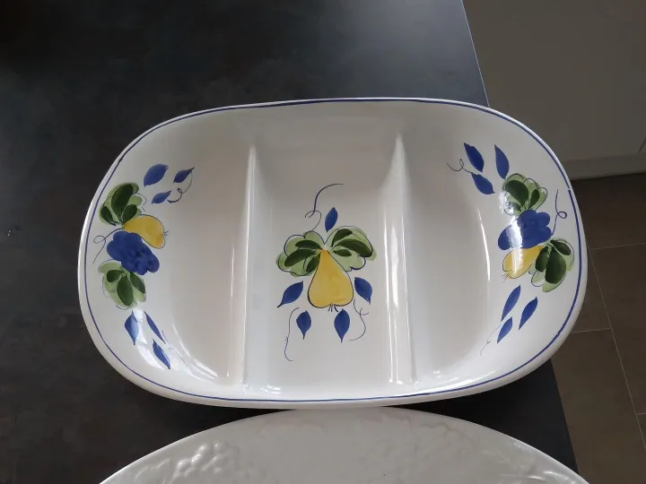 Items for sale
– Large Platters £10