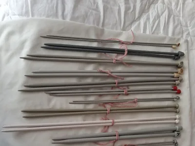 Items for sale
– 17 Pairs of Knitting Needles. £8