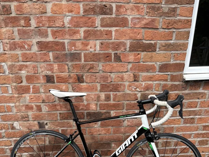 Items for sale
– Mens Racing Bike – Giant Defy 100