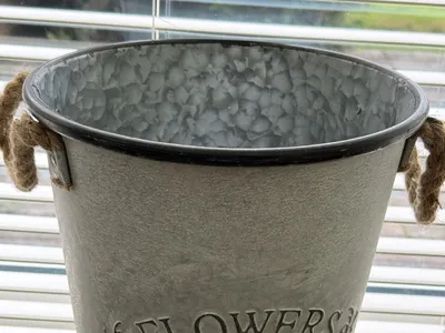 Items for sale
– Metal planters £6