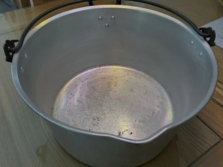 Items for sale
– Maslin Pan: Vintage Aluminium £5 £5