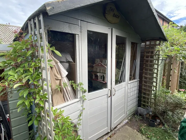 Items free to a good home! &ndash; Playhouse/shed n/r