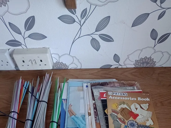 Items free to a good home! – Knitting needles n/r