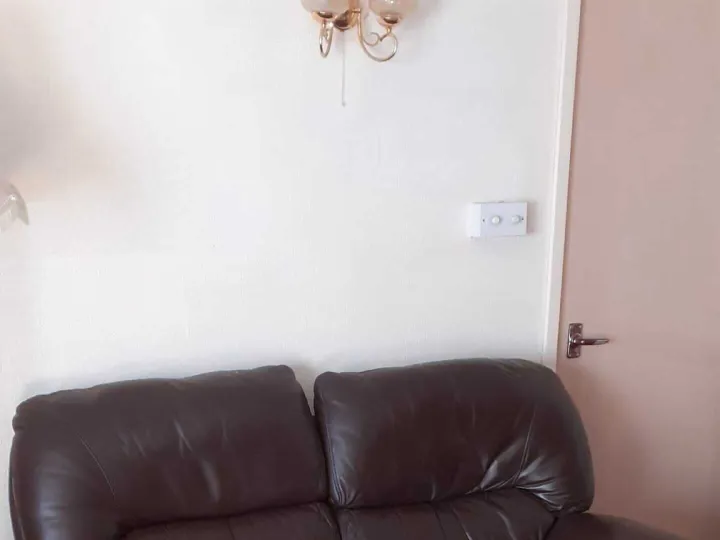 Items free to a good home! – Sofa n/r