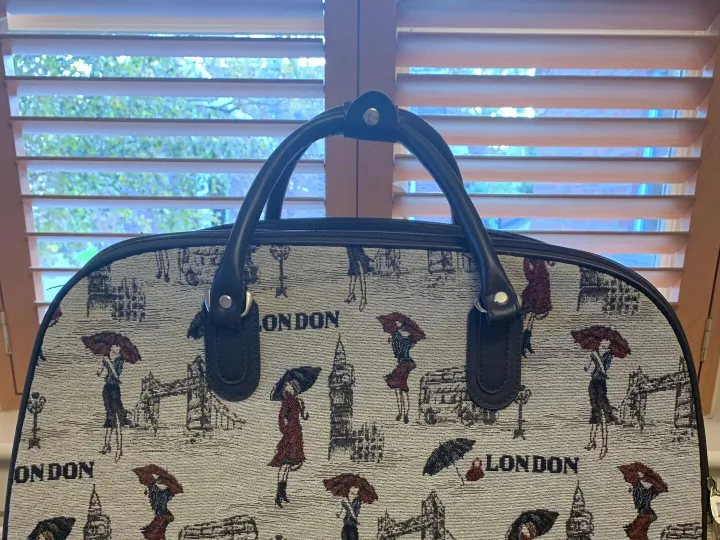 Items for sale
– Holdall £10