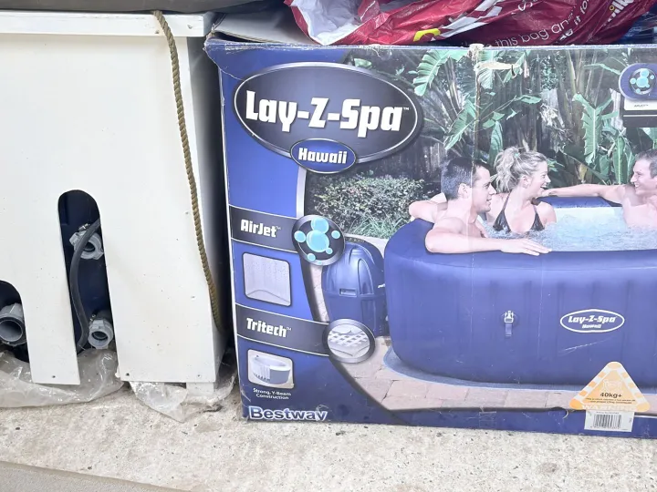 Items free to a good home! – Lazy Z spa Hawaii hot tub. n/r