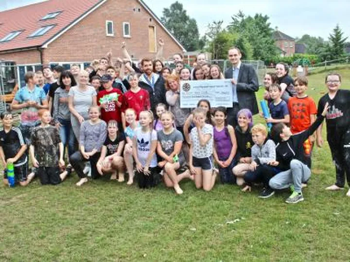 Youth Club receive &pound;400 gift