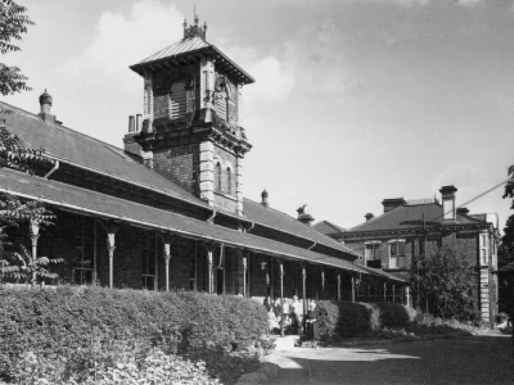 Yearsley Bridge Hospital C1932 P1001799 Ed