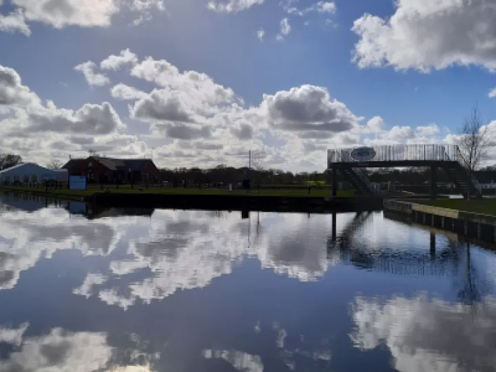 Cloudy canal (1)