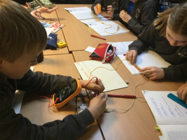 Measuring voltage