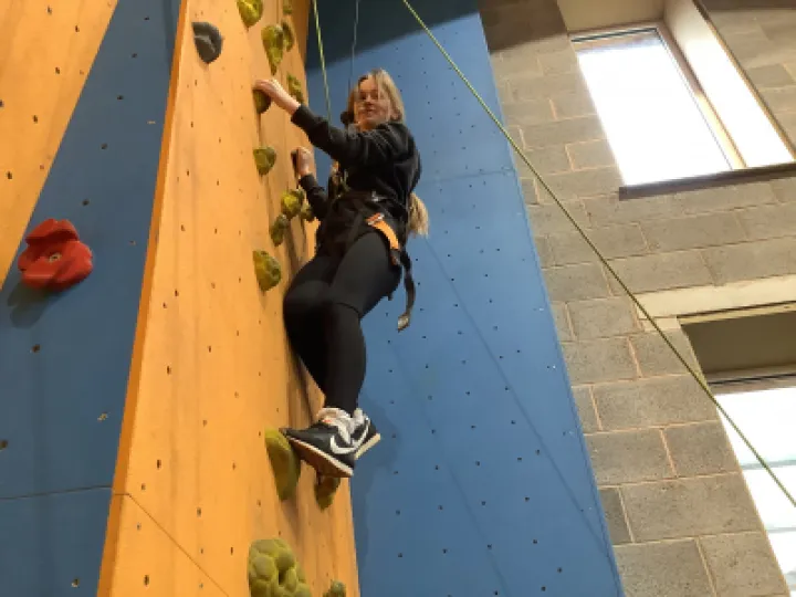 FCA8FEF6-655F-4EF4-BEEF-5A35438BB5B1