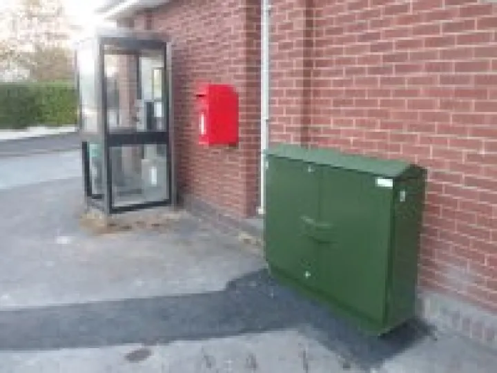 Roadside cabinet
