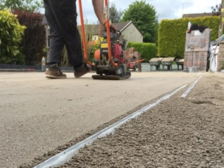 Surfacing driveway