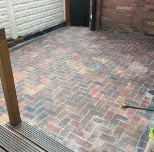 Surfacing block patio paving