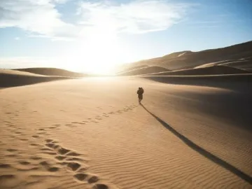 Vintage Adventure – Footprints