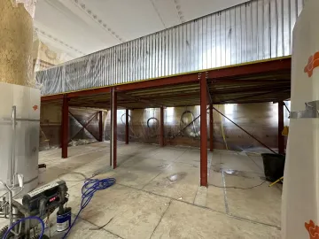 Industrial unit with raised mezzanine structure