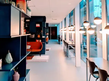 Modern office in blue and pink