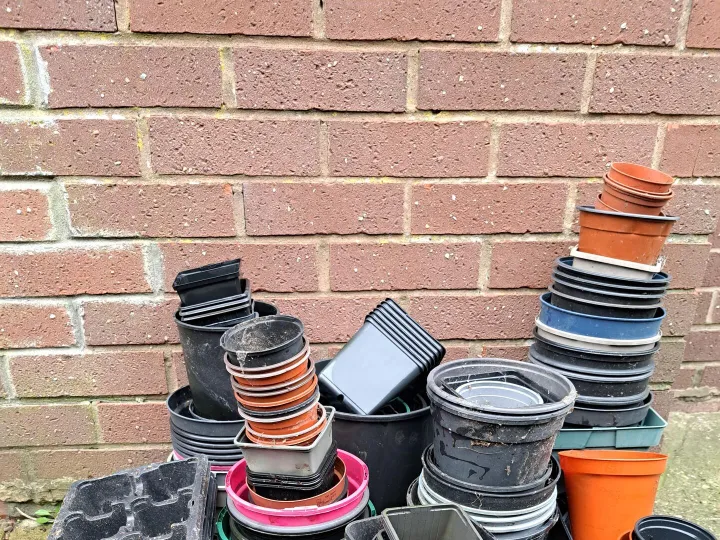 Items free to a good home! – Free plant pots n/r