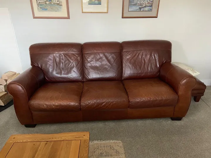 Items for sale
– Top quality Italian Leather 3 seater settee £150