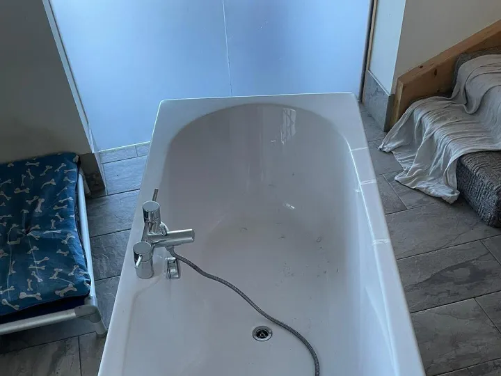Items free to a good home! &ndash; Bath n/r