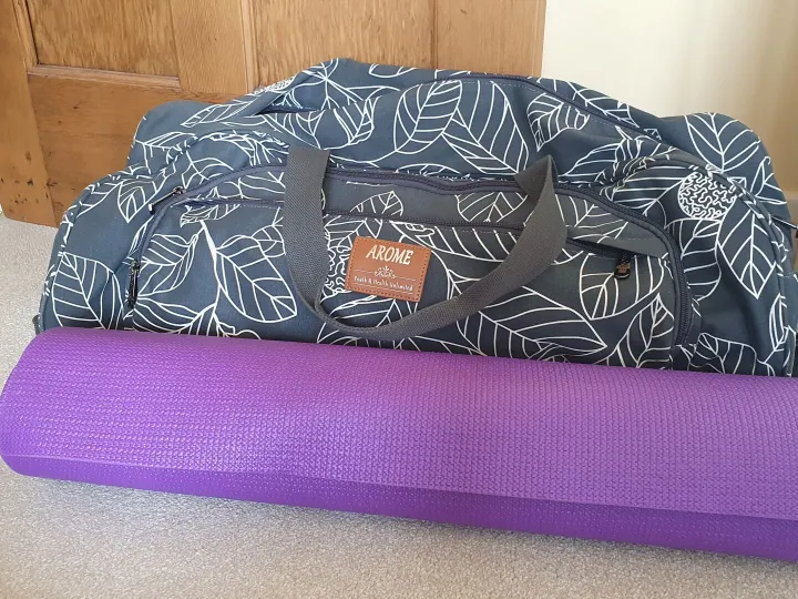 Items for sale
– Arome Yoga bag with mat £15